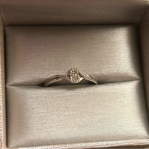 Zales Diamond Accent Woven Promise Ring in 10K White Gold Size 9 - Picture 3 of 3